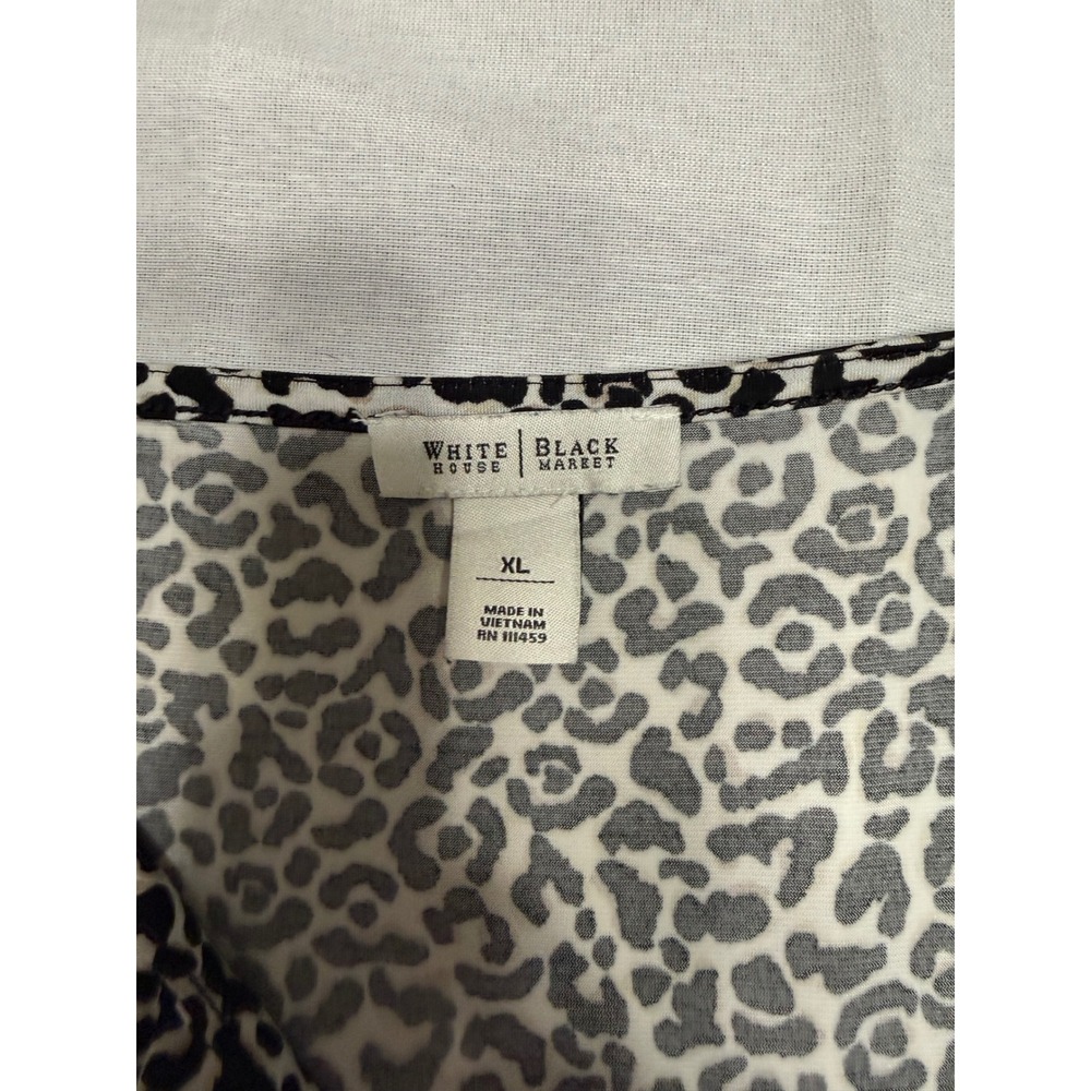 White House Black Market Leopard Print Surplice V-Neck Top XL Black White Animal - Picture 4 of 4